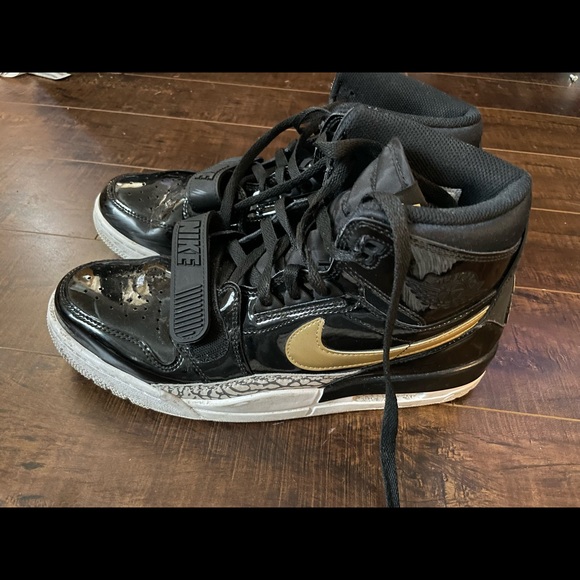 Nike Jordan Legacy 312 Black and Gold! 10.5 US - Picture 4 of 7